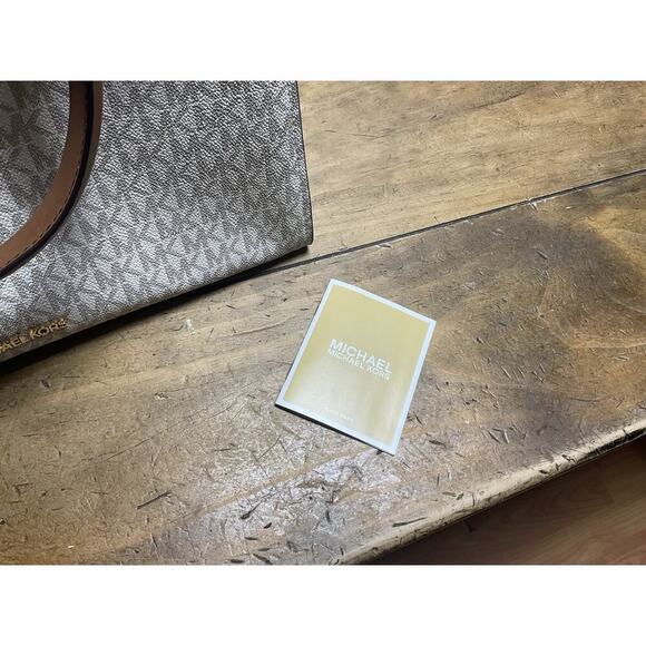 Michael Kors Hamilton Medium Satchel MK Logo Shoulder Strap Handbag (Vanilla) - Picture 12 of 13